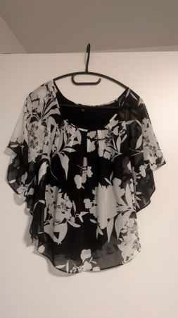 Schicke Sommer-Bluse, Grösse S, Schwarz-Weiss gemustert!