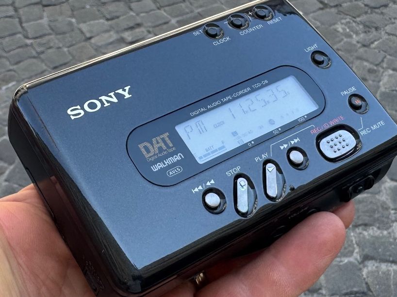 Sony Aufnahmegeräte: Sony TCD DAT D-8 Recorder Player Walkman – Gebraucht aus Thun von altstadt-thun