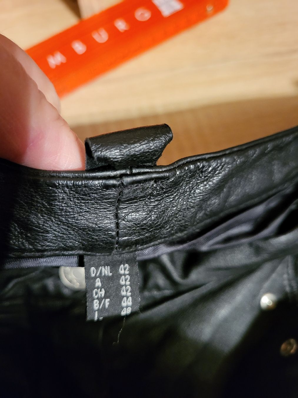 Pantaloni: Damen Lederhose gr. 42 Echt Leder – Usato da Schweizersholz venduto da fuchs06 6