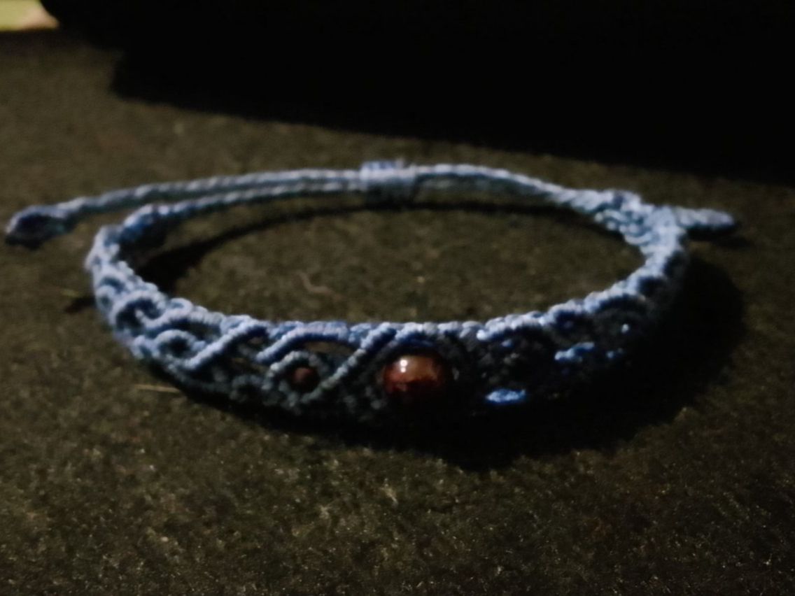 Armbänder & -reifen: handgemachtes Makramee Armband mit Granat Perle – Neu (gemäss Beschreibung) aus Pfäffikon ZH von Emporos_42 1
