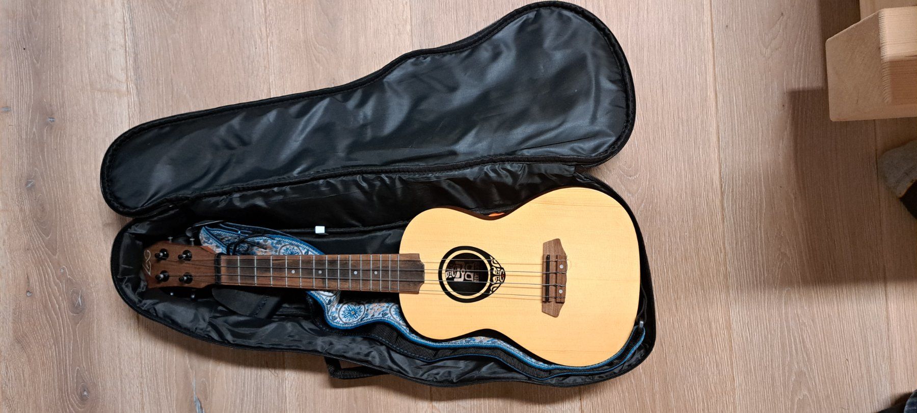 Strumenti musicali: Ukulele mit Tonabnehmer – Usato da Sachseln venduto da Furner94 5