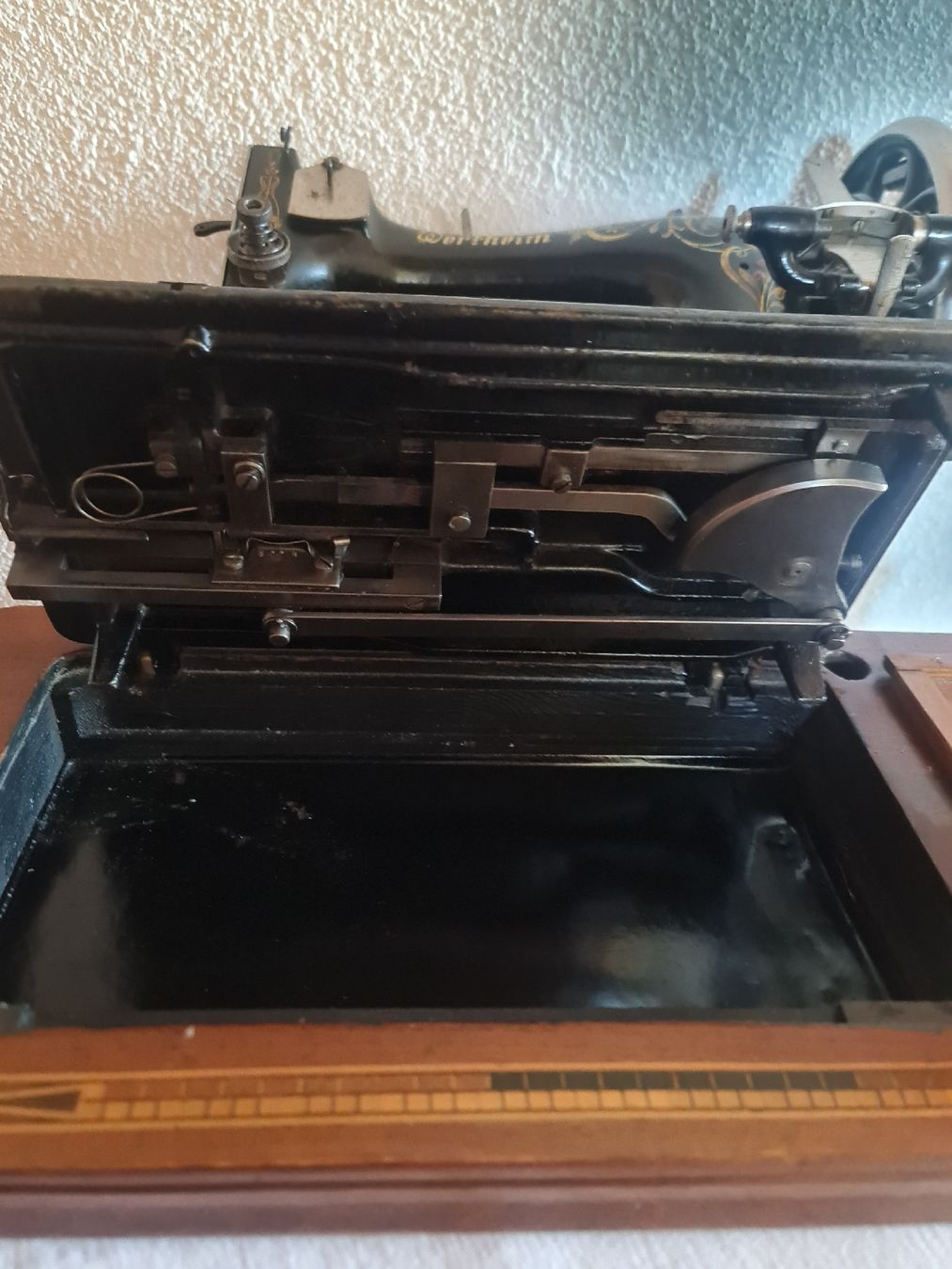 Macchine da cucire: Antik Nähemaschine Wertheim – Usato da triengen venduto da fad_g29d 8