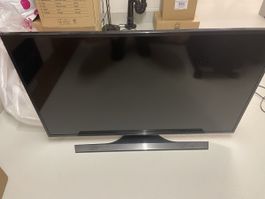 Samsung 40” 4K UHD Smart TV – UE40JU6470U