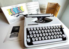 Machine à écrire cyrillique rare Hermes Baby avec mallette