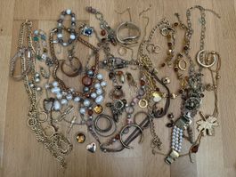 Schmuck Konvolut, Modeschmuck / Bastlerware, goldfarben