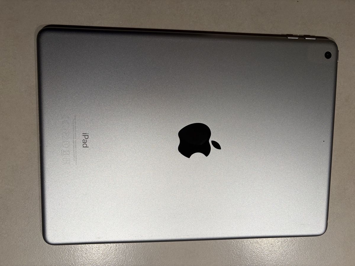 Apple Tablet PC: iPad 5. Generation Wi-Fi 32 GB spacegrau – Usato da Adliswil venduto da Stardust11 3