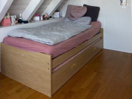 Braunes Einzelholzbett inkl. Gästebett
