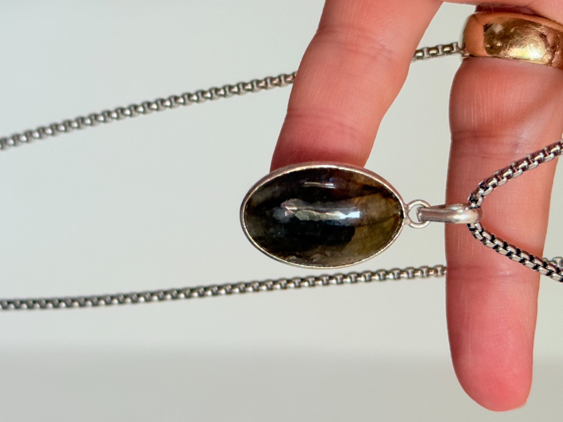 Ketten: Fashionable labradorite necklace – Neu und originalverpackt aus Genève von AGBERG 7