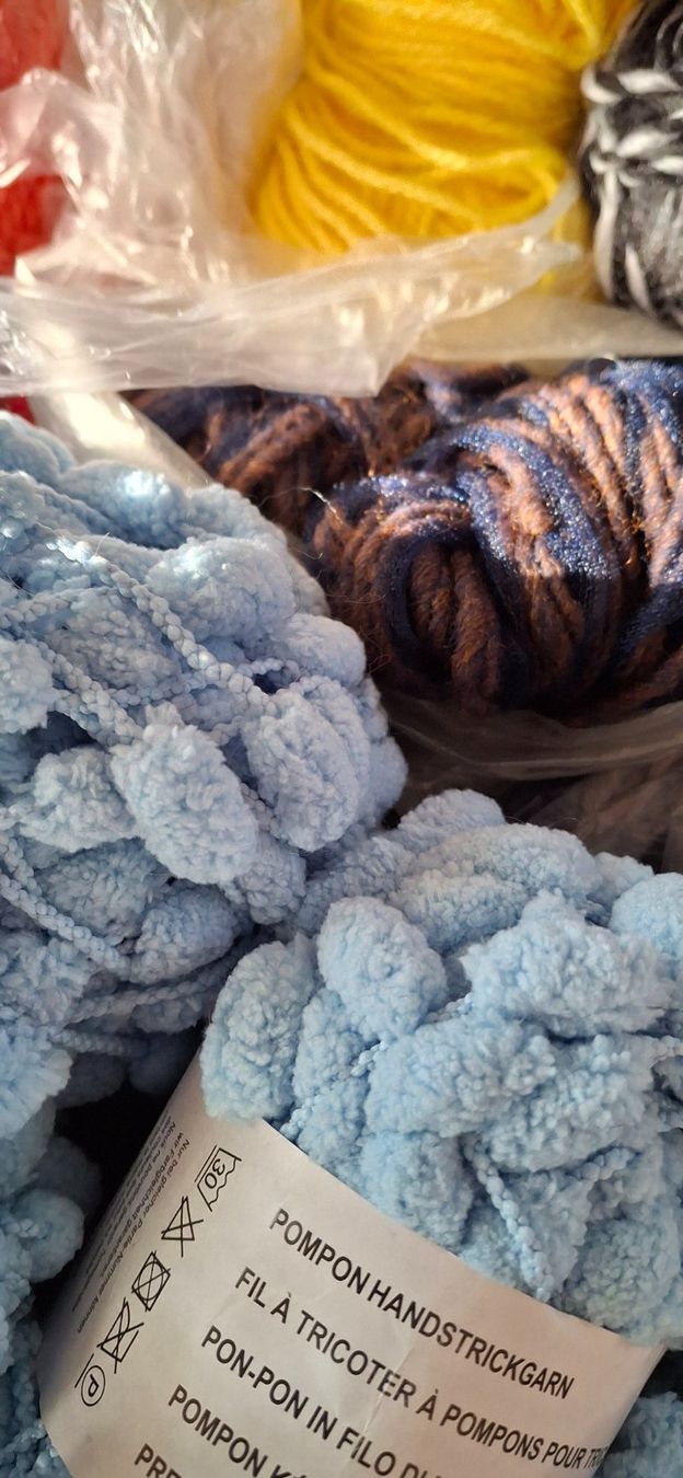 Lana: Wollpaket 2, ca. 1,4 kg diverse Garnreste – Usato da Langenthal venduto da Handstrick 2