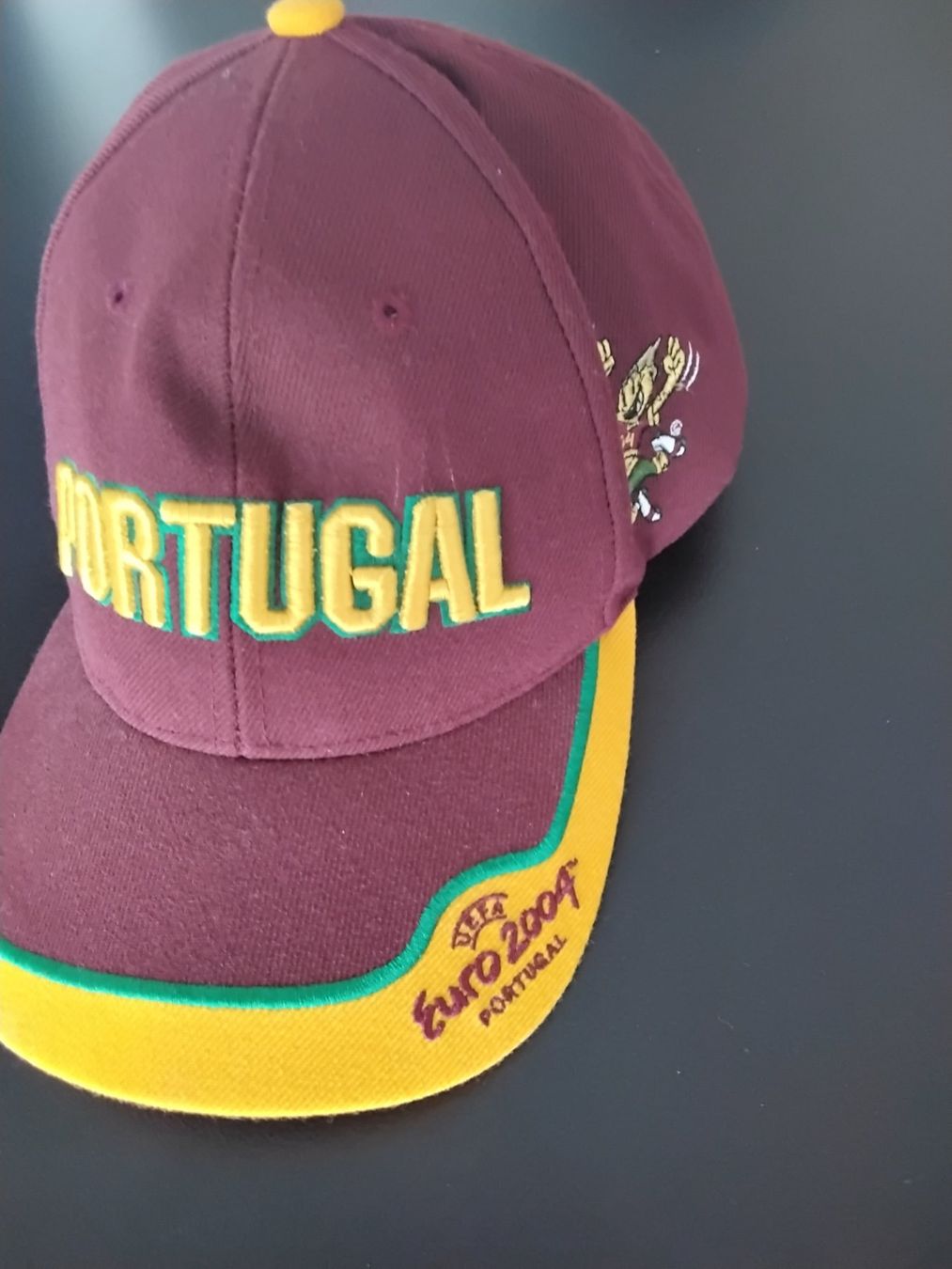 Altro in  Abbigliamento & Accessori: UEFA Euro Cap 2004 – Usato da Brunnen venduto da antonia50 1