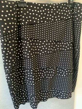 White House Black polka dot Skirt - Size 12  (L-XL)