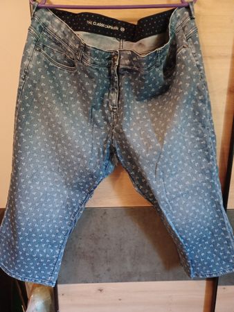 Jeans Damen Capri C&A blau gemustert Grösse 48