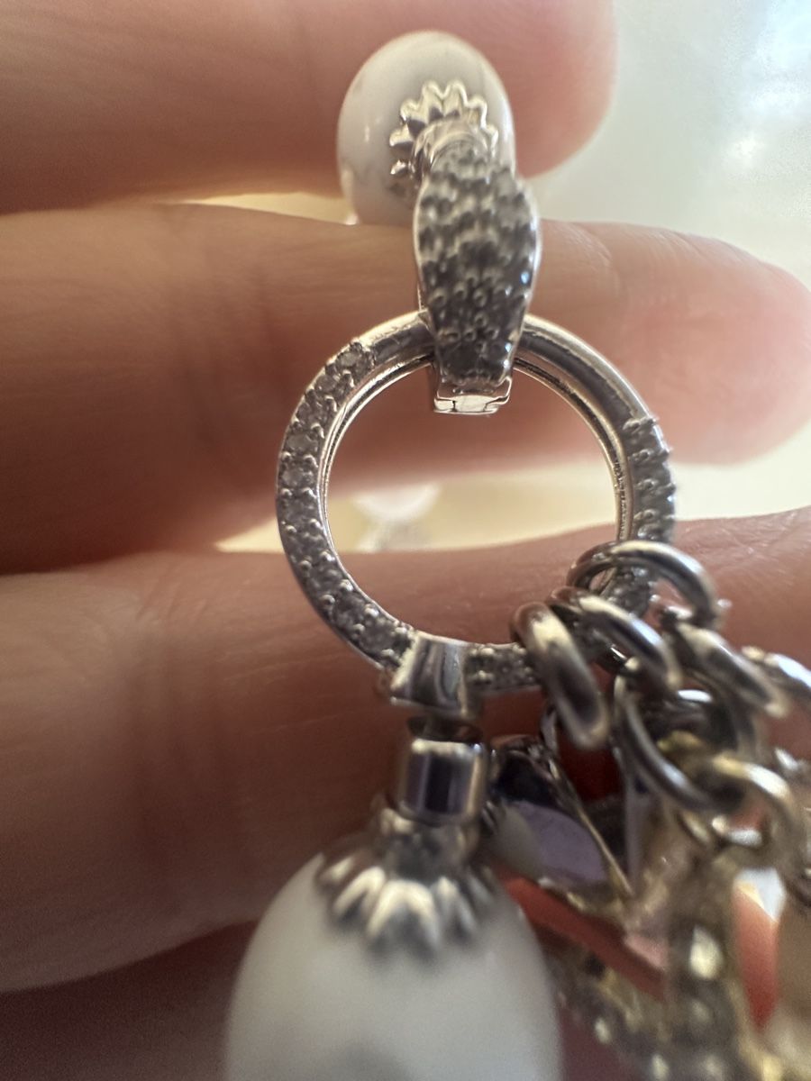 Bracelets: Armband mit Howlith Perlen und Anhängern  – Neuf avec emballage d'origine à Kriens par Hortensie6 2