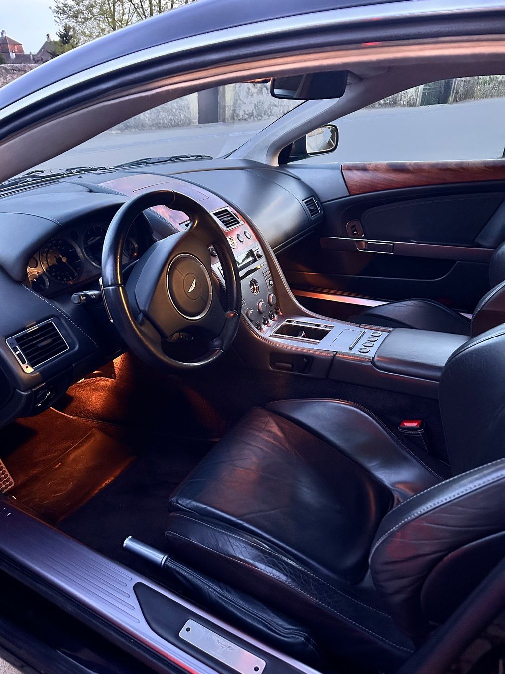 Aston Martin Automobili: Aston Martin DB9 Coupé – Usato da Genève venduto da SovereignWatch 8