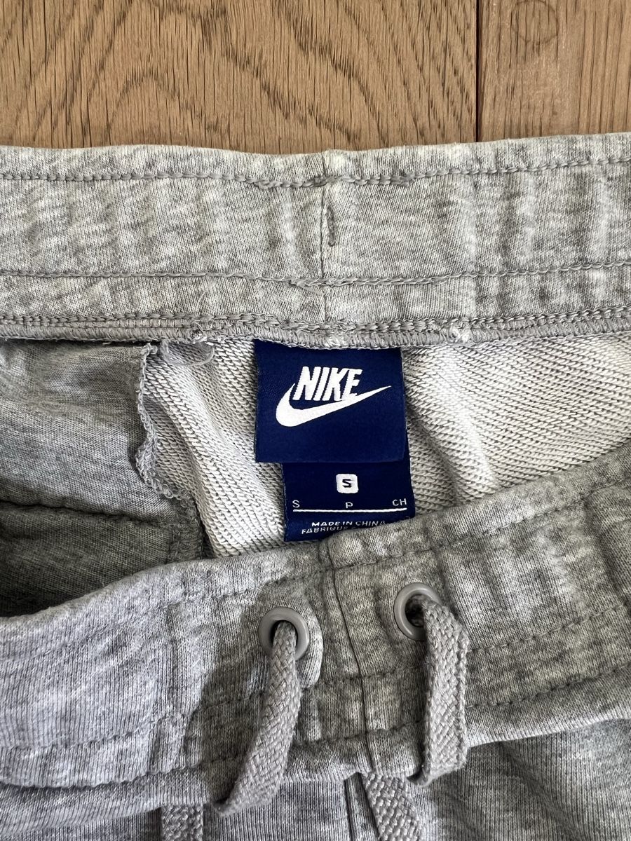 Nike Hosen: Nike Jogginghose grau Grösse S – Gebraucht aus Olten von isabelschmid 1