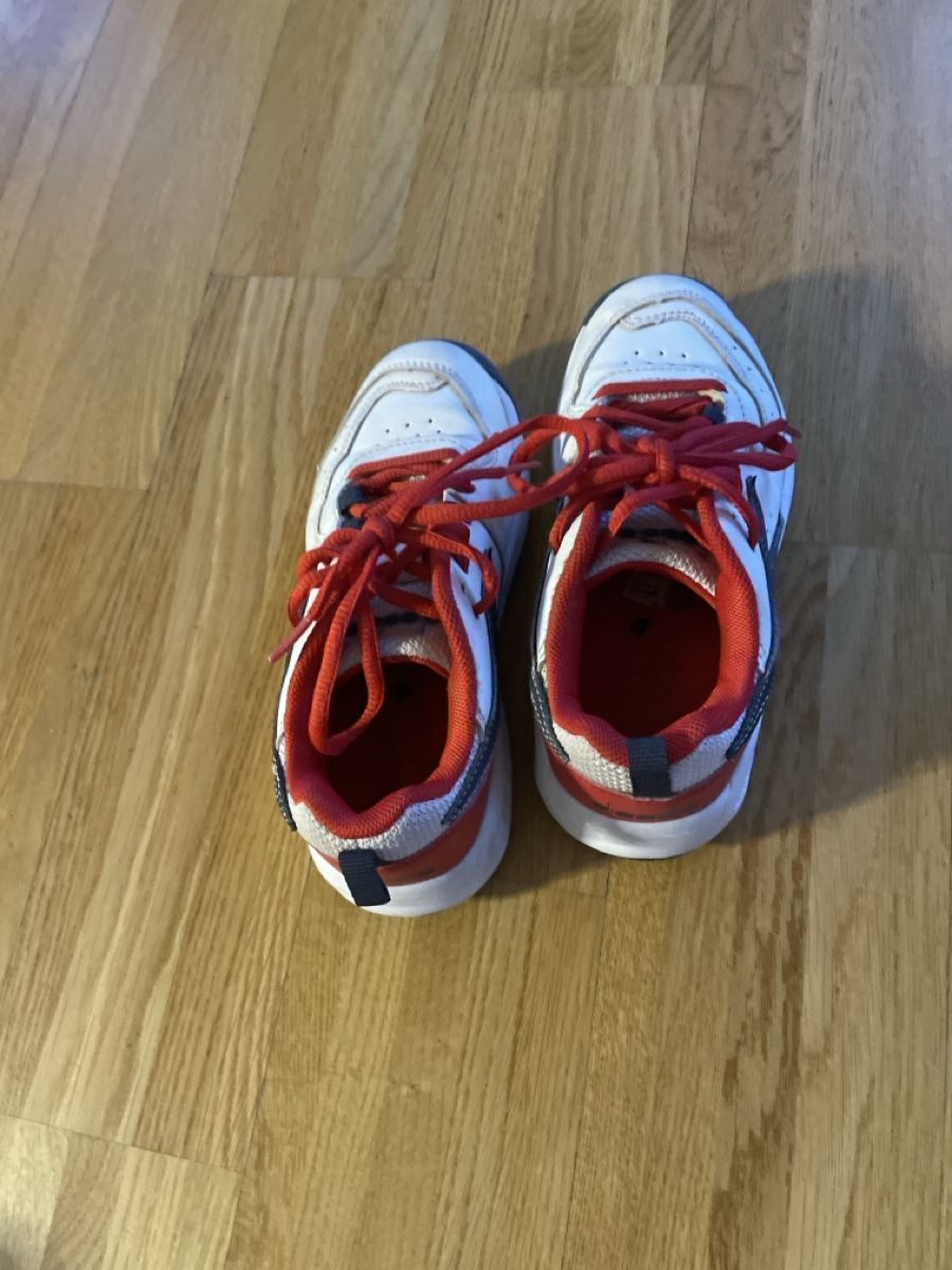 Diadora Scarpe per ragazzi: Diadora Tennisschuhe, Grösse 31.  – Usato da Bern venduto da ming06