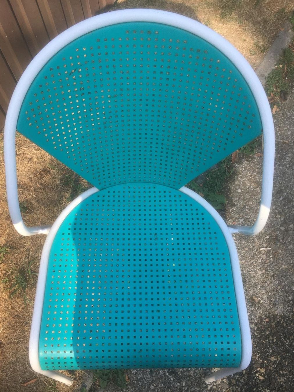 Sedie: Lot de 4 chaises empilables turquoise et blanc – Usato da St-Barthélemy VD venduto da trak98p