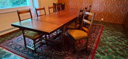 Table et chaises de salle à manger en bois
