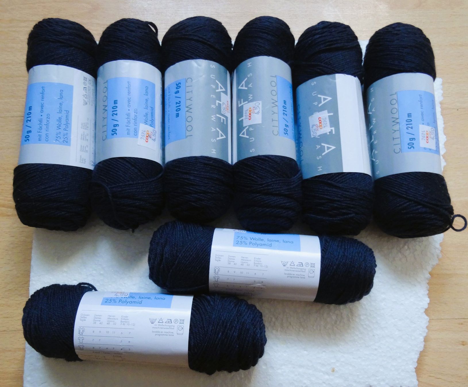 Wolle: 8 Strangen Socken Wolle Blau – Neu und originalverpackt aus Gossau SG von oreliefredy