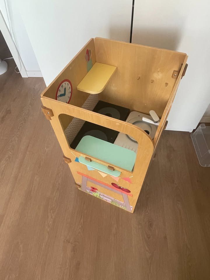 Giocattoli: Cuisine bois Nature & Découvertes pliable + accessoires – Usato da La Sarraz venduto da sch_y8q8 5