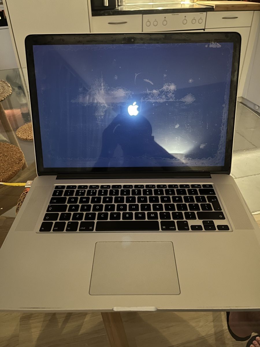 Apple PCs: Macbook pro Mid 2015 Defekt – Defekt aus Umiken von rus_6r29