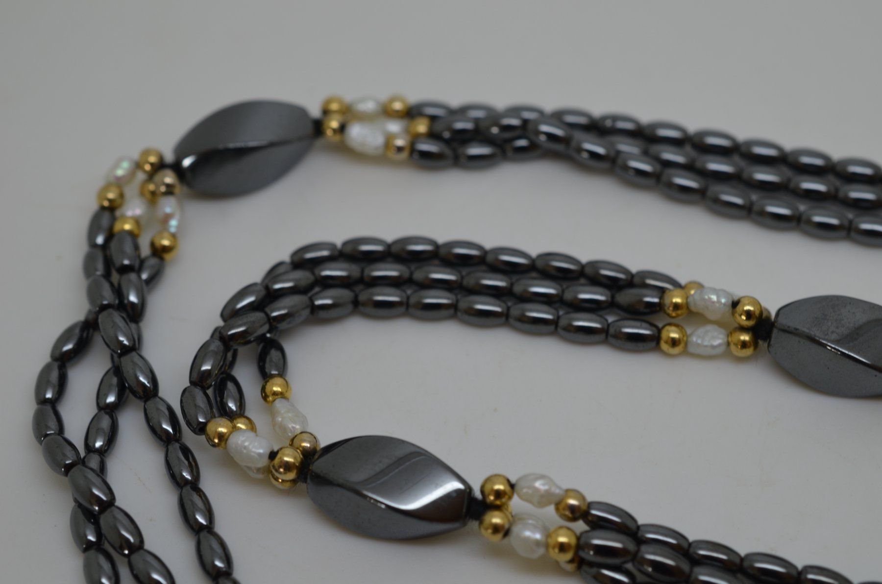 Catenine: Sautoir 74 cm avec hématites perles eau douce véritables – Usato da La Croix (Lutry) venduto da OMEGA07 2