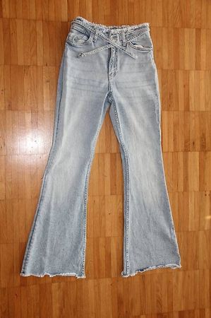 Jeans der Marke "H&M" in der Grösse 152