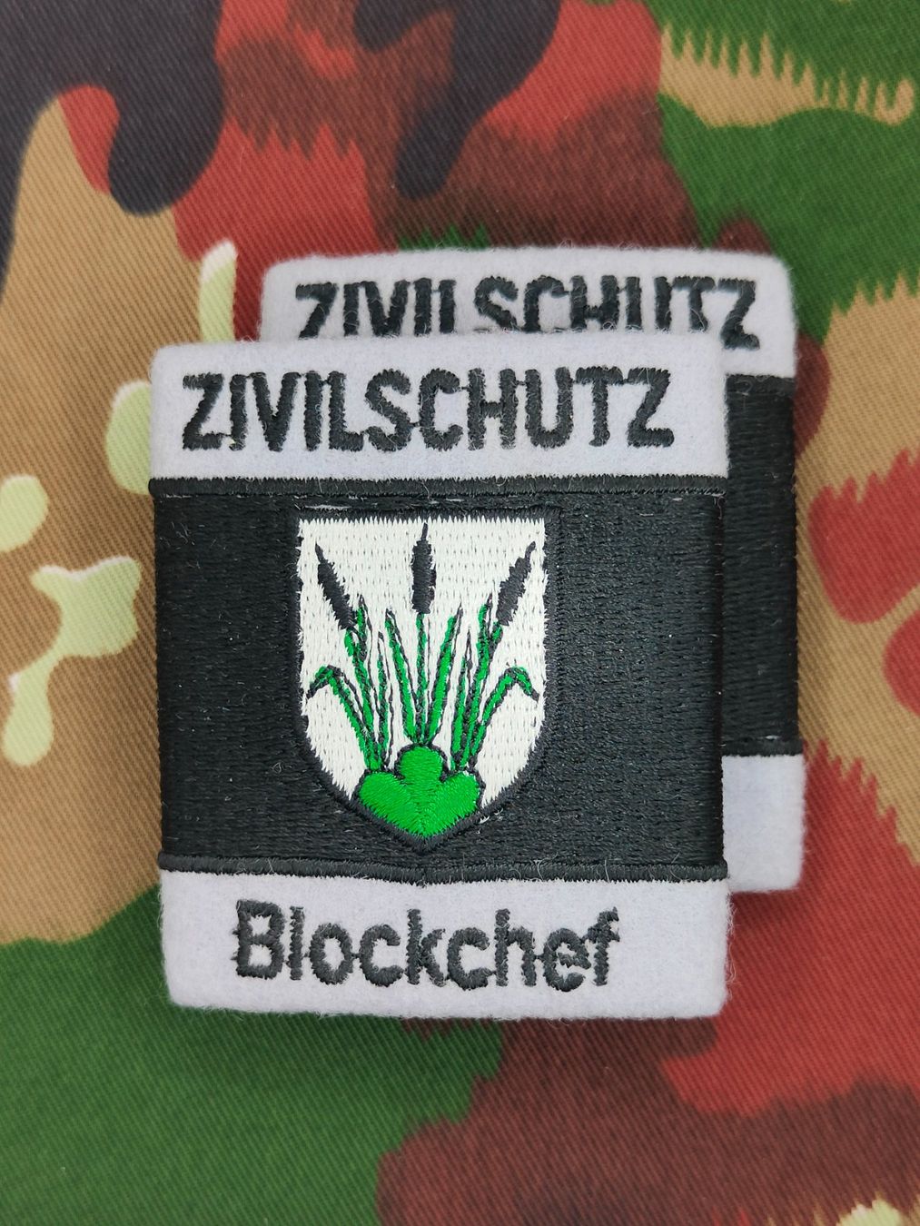 Placchette & Badge: Schulterpatten ZIVILSCHUTZ Blockchef, Set, Variante 1 – Usato da Bauma venduto da SwissMilitaria
