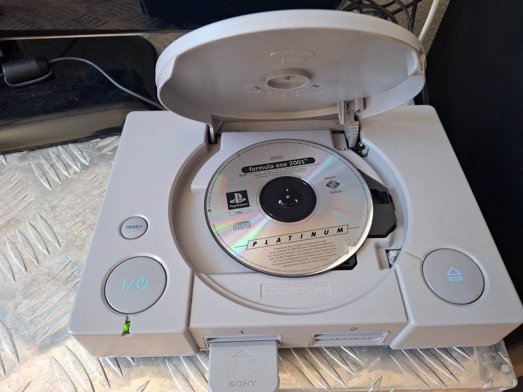 Sony Console: PS1 SCPH-9002 / 1ère main / 2 controller / 1 carte / 1 jeu – Usato da Crémines venduto da Carambaaa 3