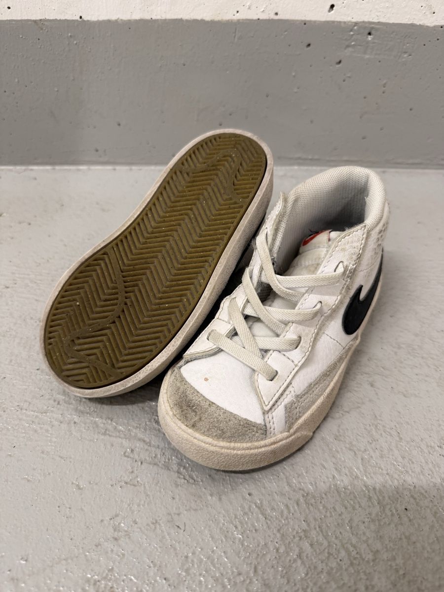 Nike Scarpe per ragazzi: Nike Blazer Mid  27 – Usato da Urdorf venduto da nicofficial 1