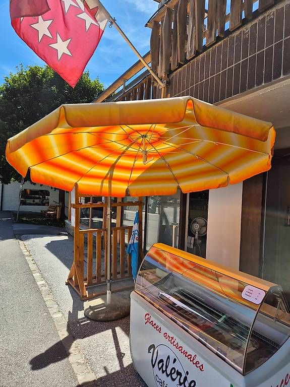 Ombrelloni: Parasol – Usato da Zinal venduto da valcarey 2