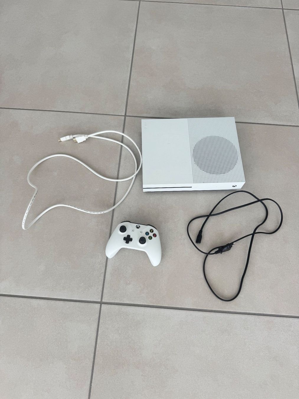 Microsoft Console: Xbox One S Konsole 1TB mit Controller, gebraucht – Usato da Meierskappel venduto da kev_nn8q 3