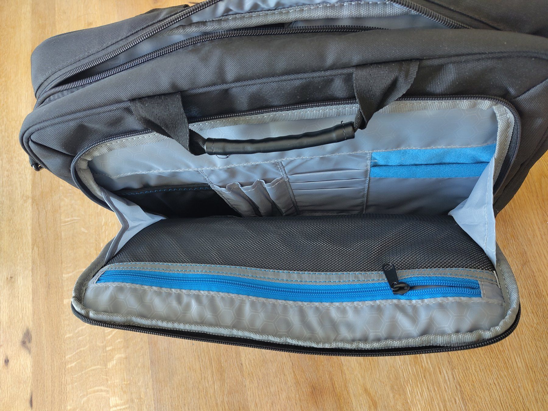 Valigie & Borse: Sacoche Dell 16" – Usato da Chardonne venduto da dooricar 3