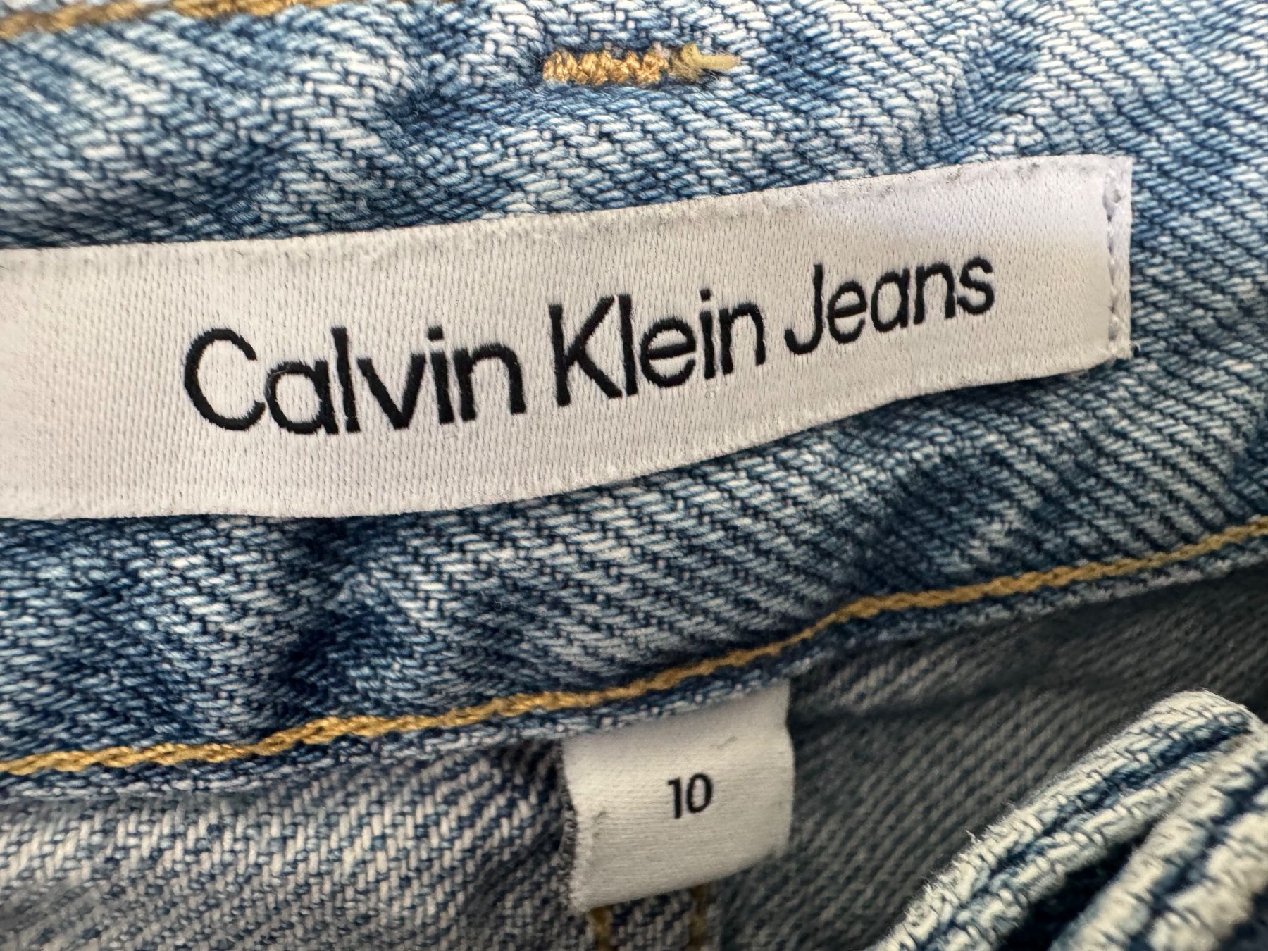 Calvin Klein Pantaloni: Jean Calvin Klein bleu clair taille 10 ans – Usato da Chatelaine venduto da lae_7h8n 2