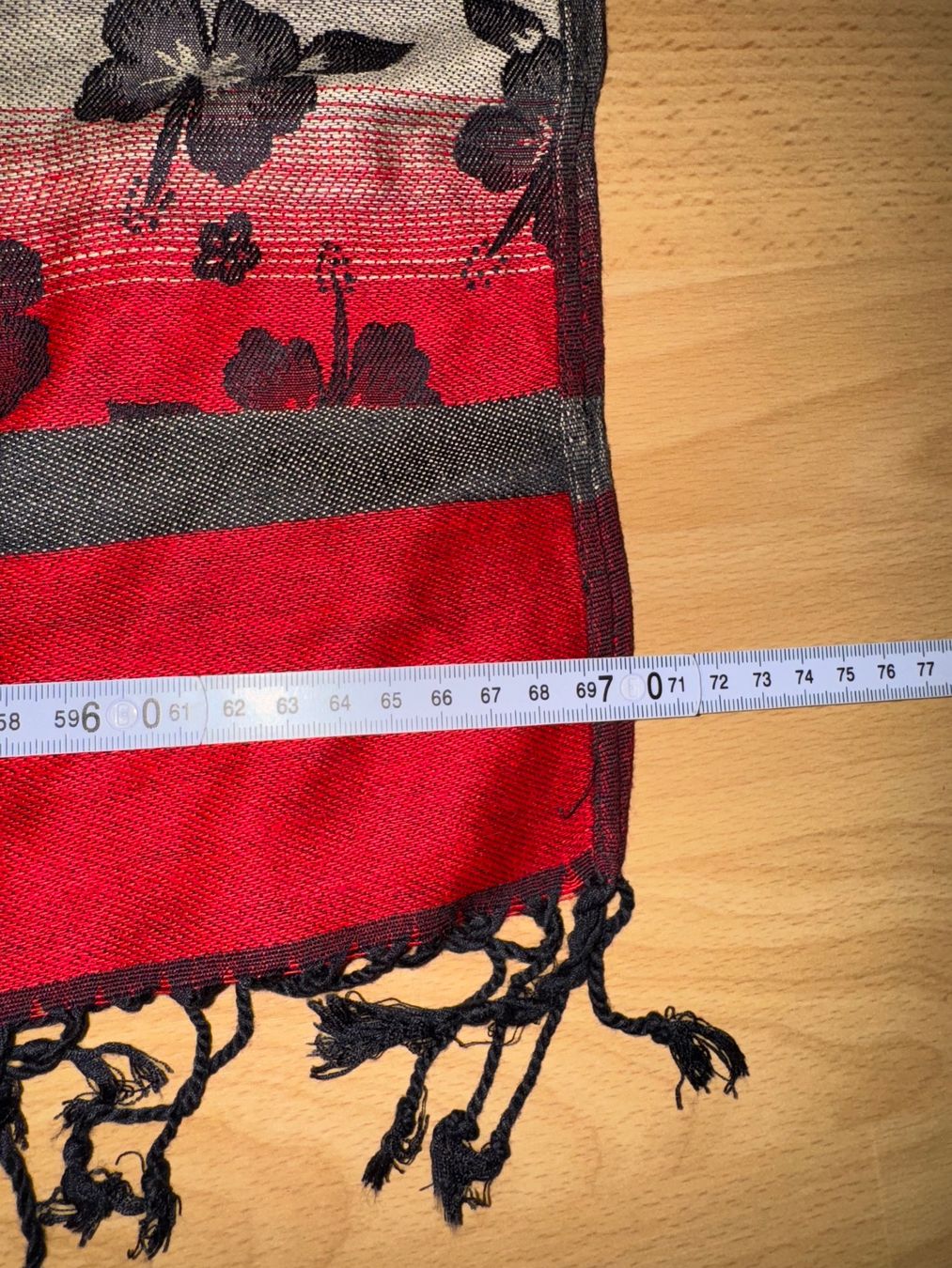 Foulard & Sciarpe: Farbenfroher Schal mit Hibiskusblüten – Usato da Grosswangen venduto da shoes.bags.and.co 3