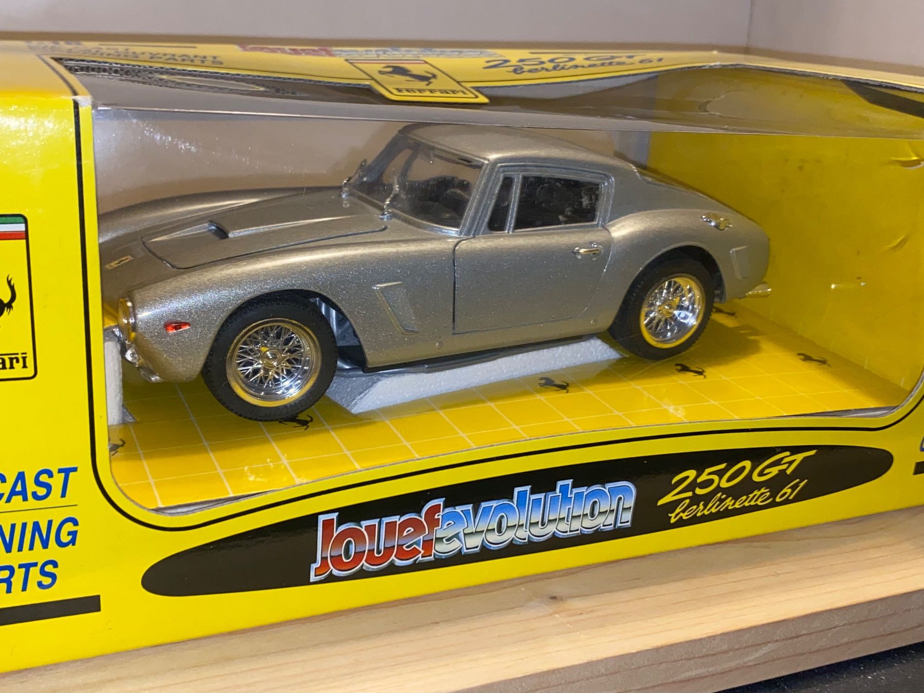 Ferrari Modellini d'auto: Ferrari 250 GT Berlinetta 1961 - 1/18 – Nuovo (secondo la descrizione) da Wohlen AG venduto da PrivatSammlung