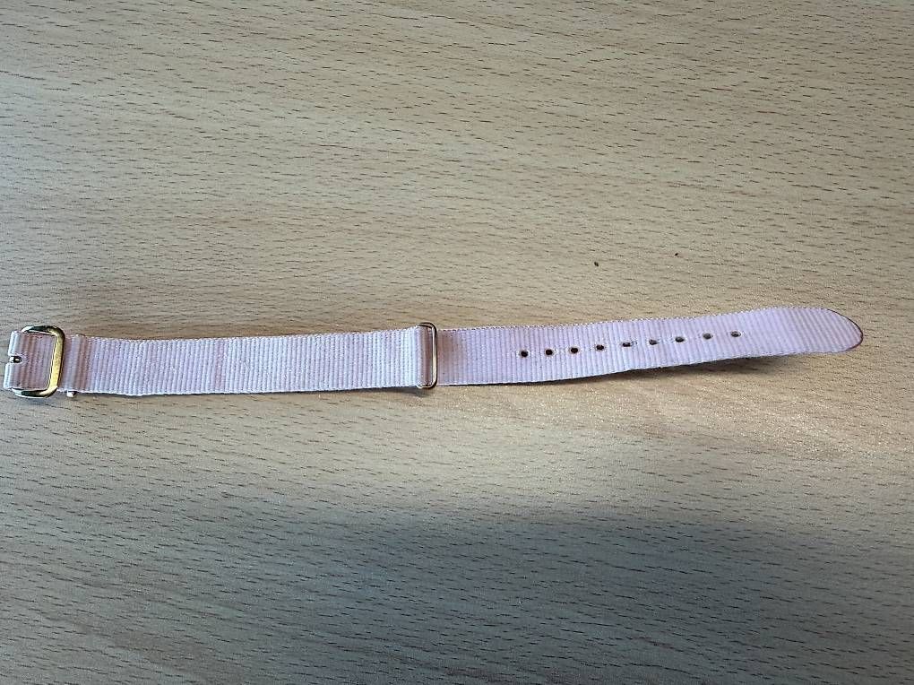 Armbänder & -reifen: Daniel Wellington Wechselarmband rosa – Gebraucht aus Rothrist von G.F.1997