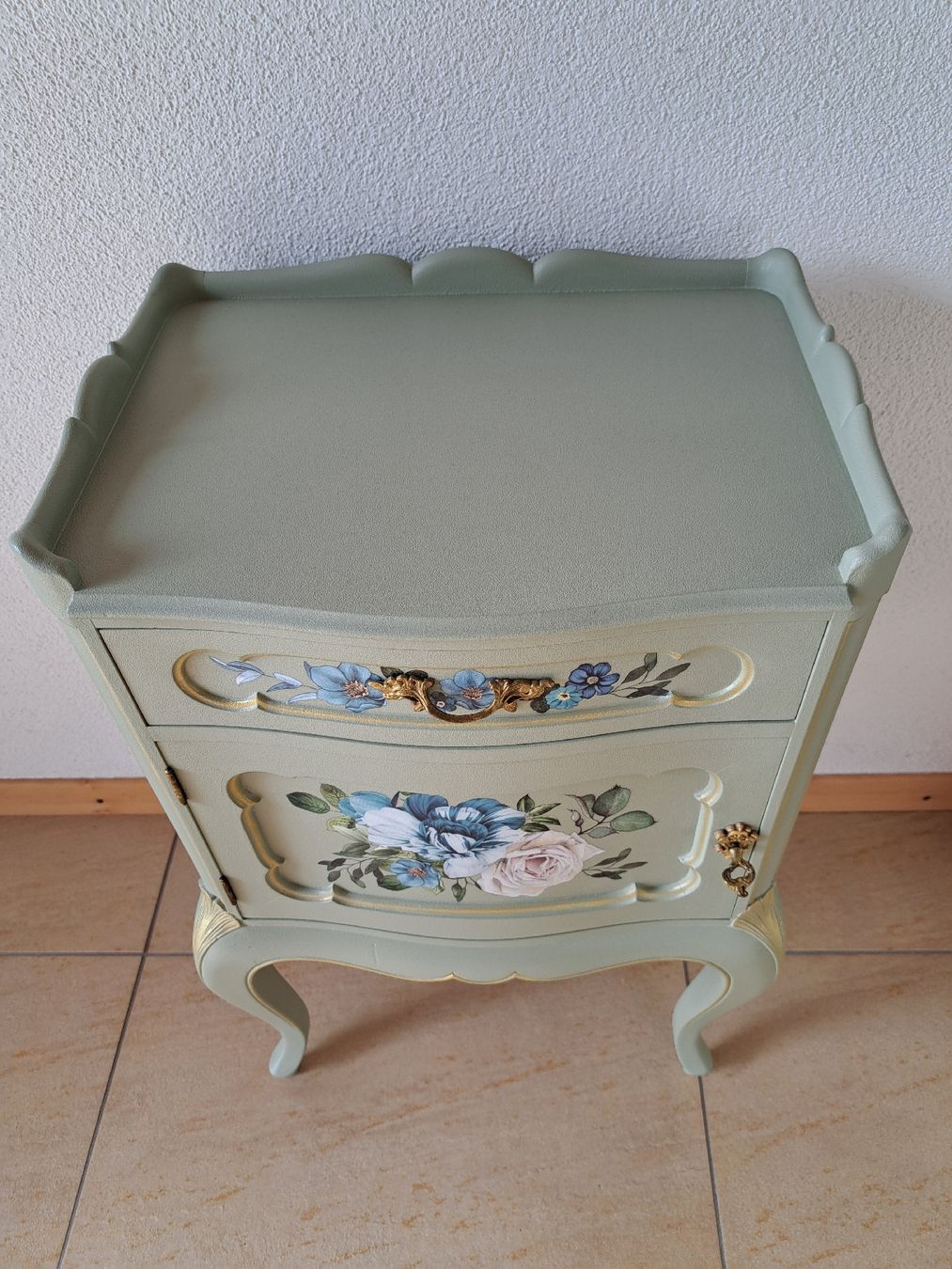 Cassettiere: Wunderschönes Beistellschränklein im Rokoko-Stil – Usato da Urswil venduto da Deko-Meise 5