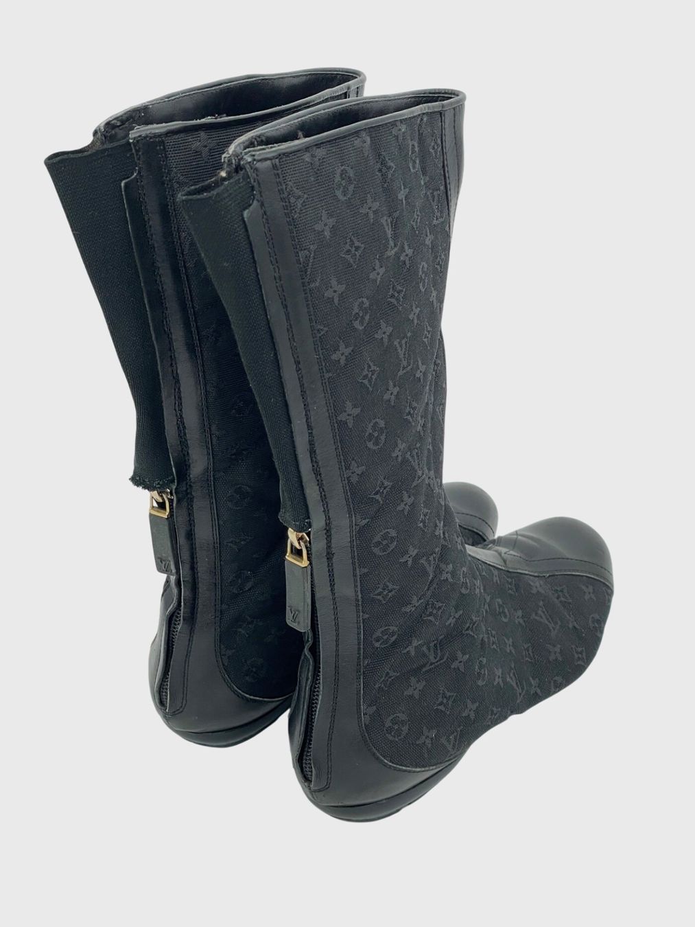 Louis Vuitton Chaussures femmes: Louis Vuitton Monogram Mini Lin Stiefel EU 36.5 Schwarz – D'occasion à Zürich par shoe_shop 3
