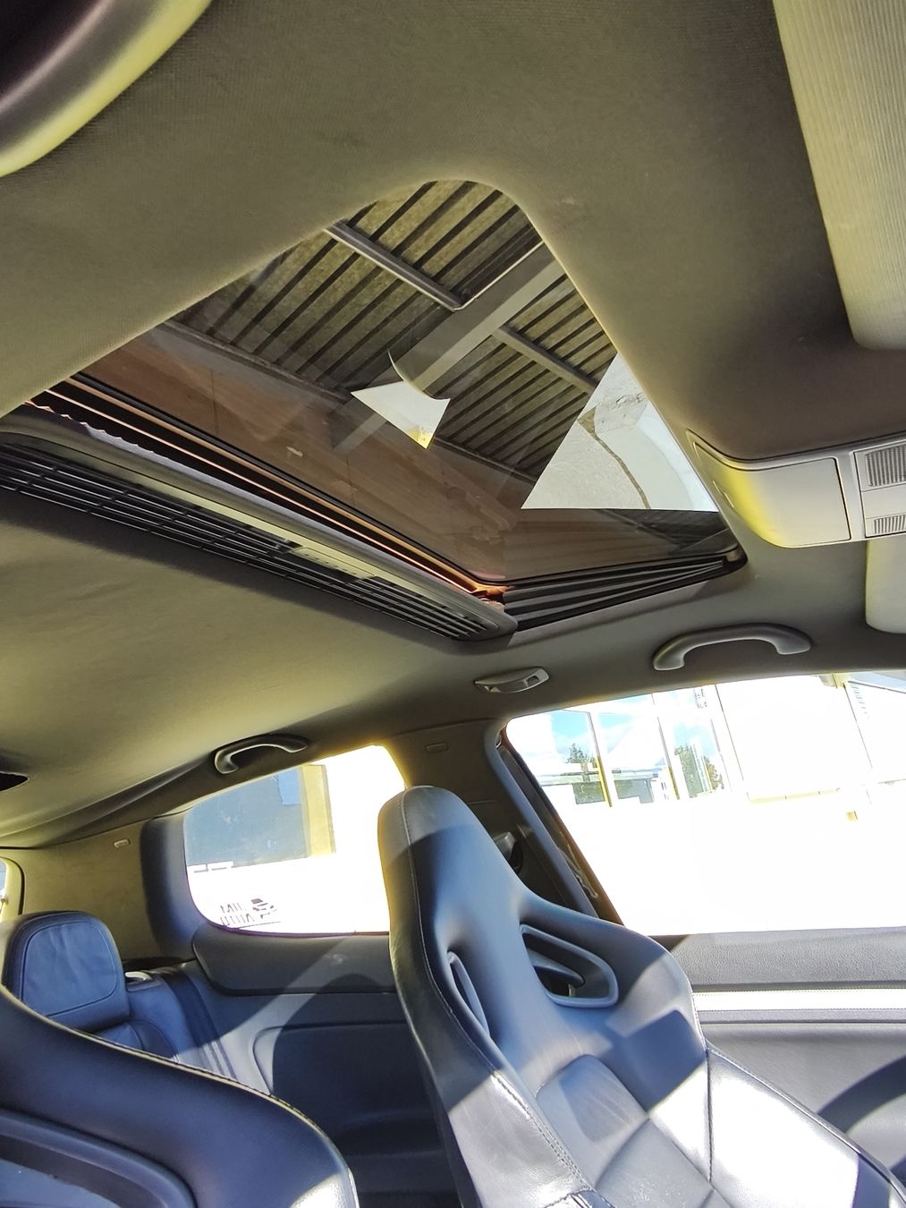 VW Automobili: Magnifique Golf 5 R32 – Usato da Vugelles venduto da Helimodel 7