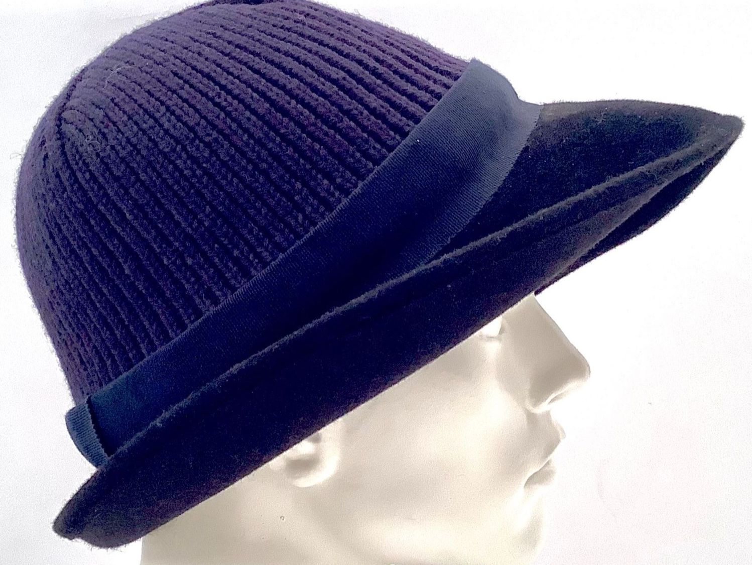 Marc Jacobs Copricapi, berretti & cappellini: Mark Jacobs Couture Wollhut Gestrickt Dunkelblau – Nuovo (secondo la descrizione) da Küsnacht ZH venduto da Vuit-on