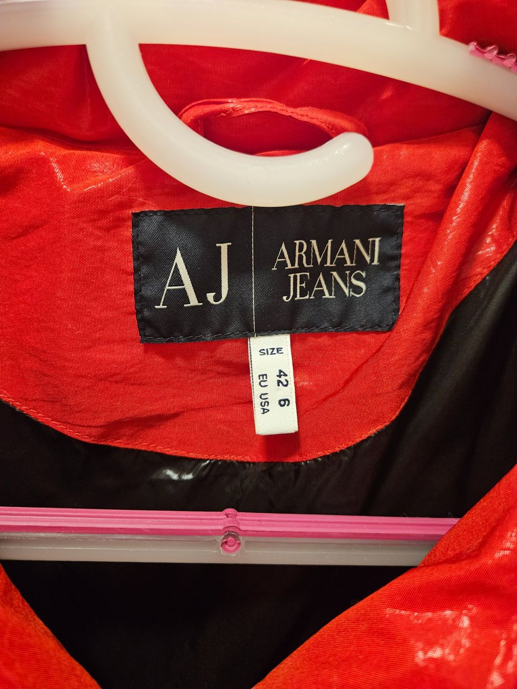 Armani Giacche: Rote Armani Jeans Jacke, Grösse S/M – Usato da Regensdorf venduto da GiuDiana 2