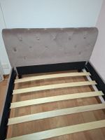 Bett mit Stoffbezug mit Lattenrost neuwertig