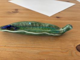 Räucherstäbchenhalterung Blatt mit Delfin aus Keramik