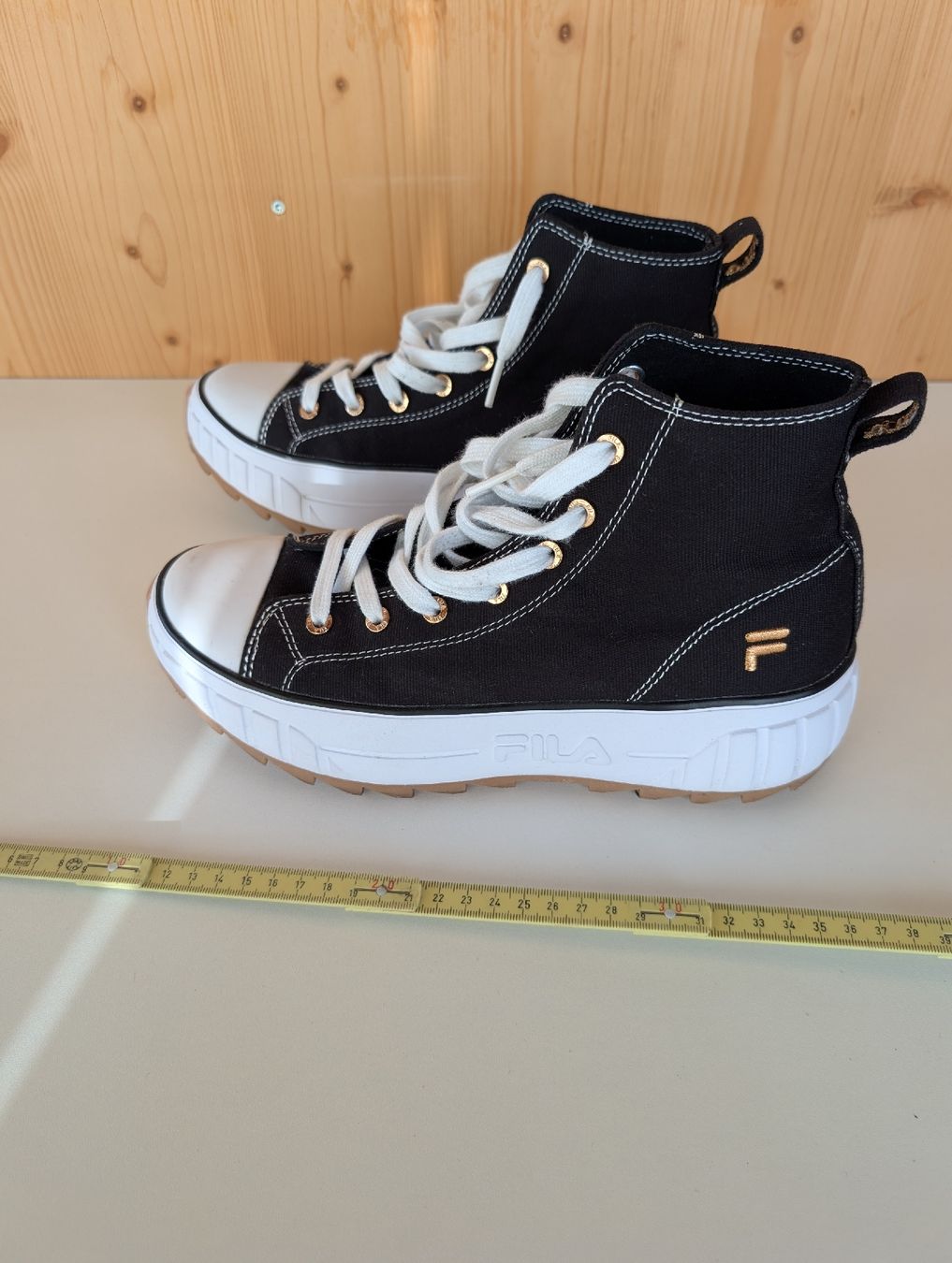Fila Damenschuhe: Sneakers – Neu (gemäss Beschreibung) aus Embrach von bh80bHugi 1