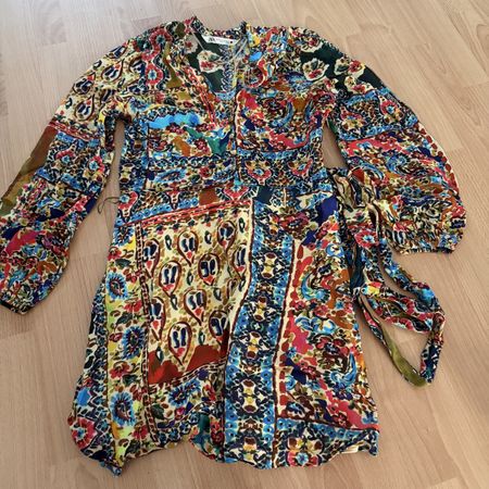 Zara Kleid bunt mit Muster langarm ungetragen neu