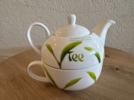 Teekanne mit Tasse
