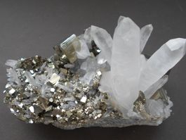 Pyrit mit Quarzkristallen Top Sammlerstück ca. 631 gr.