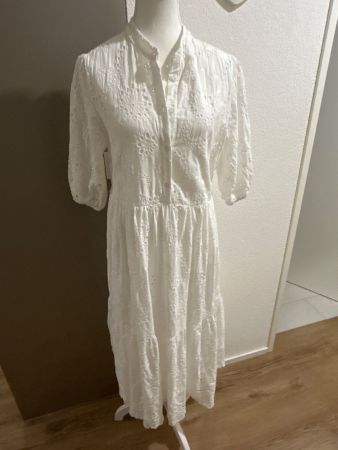 Kleid weiss mit Stickerei von Blu Royal
