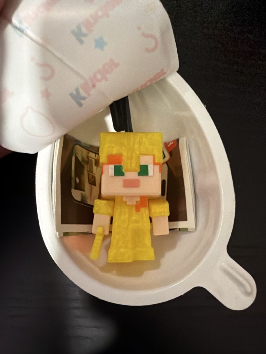 Statuette: Kinder Joy Minecraft Figur Alex Goldrüstung – Nuovo (secondo la descrizione) da wynigen venduto da Birnenmus
